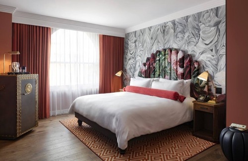 Chinatown Hotel | Chic DC Haven | 3 Units | Gym Access | Near Landmarks & Dining