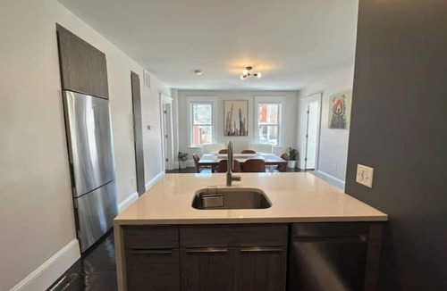 Salem Condo | Chic Downtown Salem 3 Bedroom w/Parking