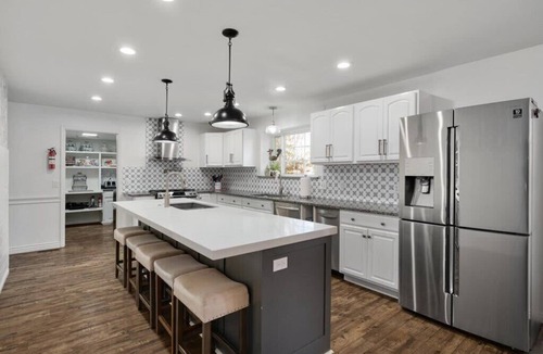Orem House | Chic Escape:Pet Friendly w/Modern Charm & Waffles!