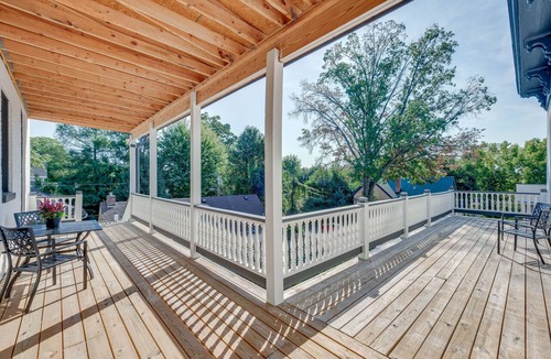 New Albany Apartment | Chic & Historic Apartment ~ 6 Mi to Louisville!