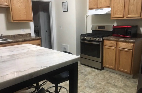 Springfield Apartment | Chic & Serene 4 Bed Apt w/ Wi-Fi