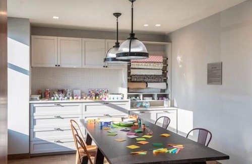 Central-Maverick Square - Paris Street Apartment | Chic Studio | Kitchen | in-unit Washer/Dryer | near Boston Harbor | GLS