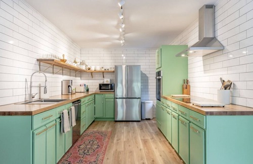 Mount Marion House | Chic Waterfront w/Hot Tub, Sauna and Sky Deck!