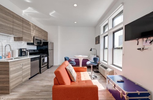 River West Hotel | Chicago Second Floor Studio by 747 Lofts