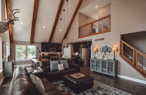 Rockbridge Cabin | Chieftain Meadows 20+ private acres, Hot Tub, Trails, FirePit, Wifi, Game Room