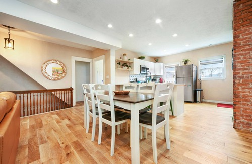 Aspinwall House | Child Friendly, Parking, King Bed, 15 min to Downtown