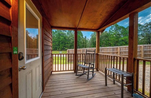 Broken Bow Cabin | Choctaw: Sleep 4, Tiny Cabin, Pets, Near Park/Lake