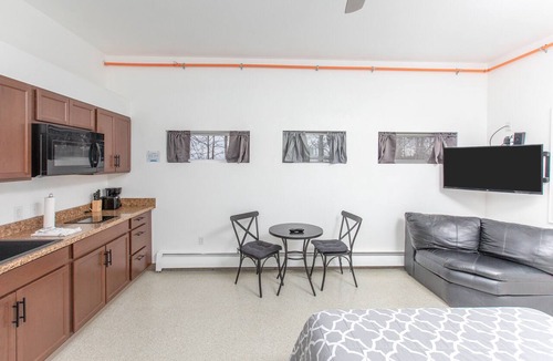 Huffman - O' Malley Apartment | Chugach Mountain View Premium ll Suite 203