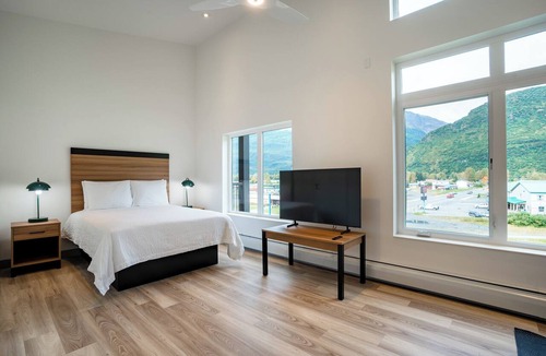 Valdez Hotel | Chugach Naswik Suites