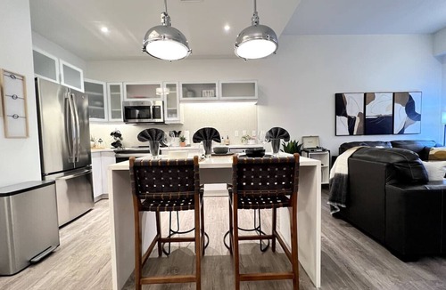 Downtown Kansas City Apartment | City Sky Lux DT King Bed Apartment No Cleaning Fee