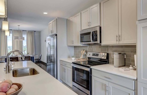 Katie Hill Neighborhood House | City Views | Honky-Tonk Hideaway | Pool Table