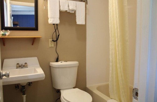 Claremont Hotel | Claremont Motor Lodge