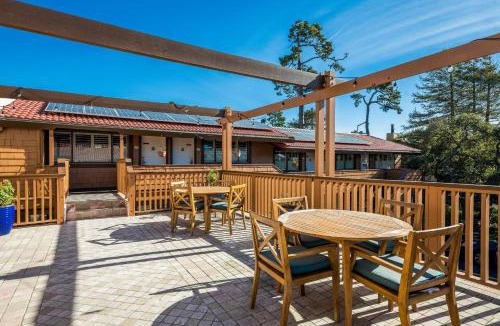 Northwest Carmel Hotel | Clarion Collection Carmel Oaks Inn