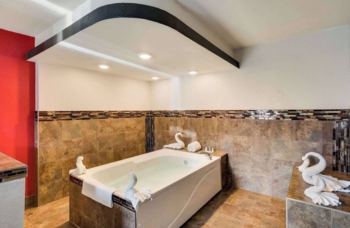 Russellville Hotel | Clarion Inn & Suites Russellville I-40