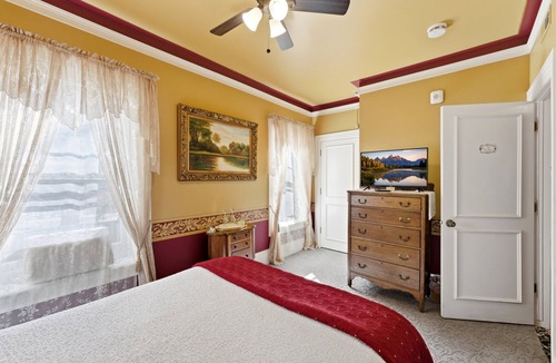 Heber Bed & Breakfast | Classic Victorian charm for simple stay in Boutique B&B