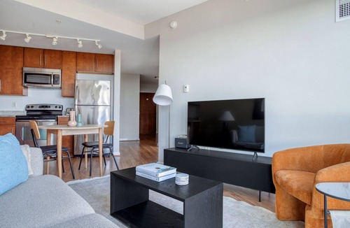 North Bethesda Apartment | Classy North Bethesda 1BR w/Pools, nr Coffee & Groceries, by Blueground