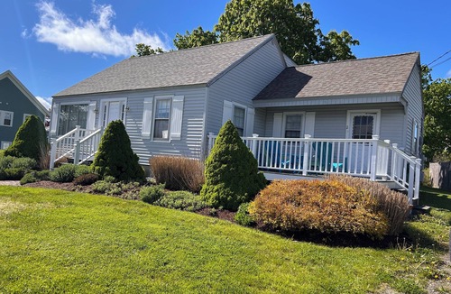 Pemaquid Beach House | Clean and Bright Seaside Beach House - short walking distance to public beach.
