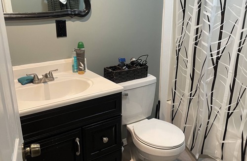 Meriden House | Clean Private room in Downtown Meriden close to public transportations