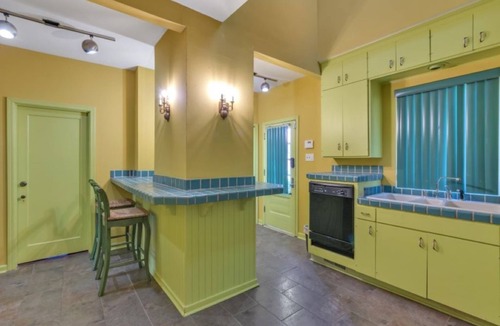 East of Broadway Apartment | Clean Safe Comfortable Housing - heart of the city