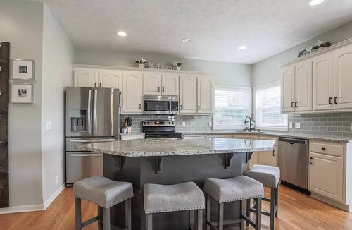 Elkhorn House | CLEAN Updated & Spacious Family Home!