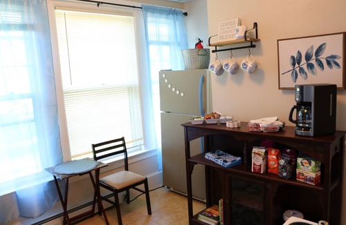 Dover Apartment | 🤓Clever Studio🍷Free Wine☕️Coffee/Tea Bar - Free Parking!