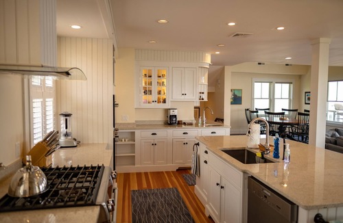 Plymouth House | Cliff House - Oceanfront Year-Round Romantic Getaway w/Hot Tub