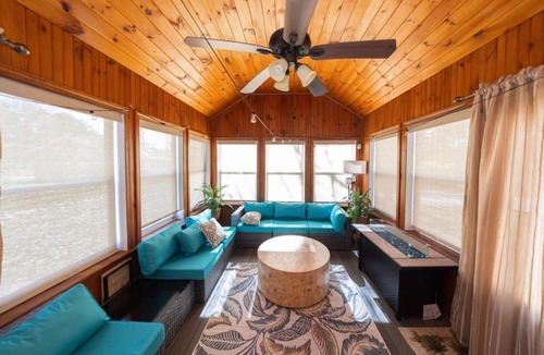 Northbridge House | Clifford Luxury Retreat 3BR Self Check In Home