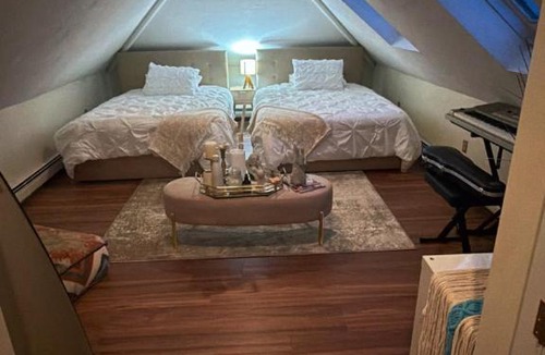 Northbridge House | Clifford Luxury Retreat 3BR Self Check In Home