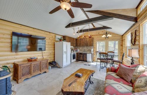 Eureka Springs House | Cliffside Eureka Springs Cabin w/Beaver Lake View