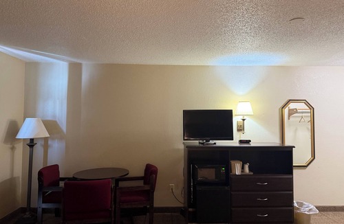 Port Clinton Hotel | Clinton Inn And Suites