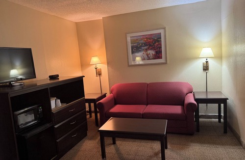 Port Clinton Hotel | Clinton Inn And Suites
