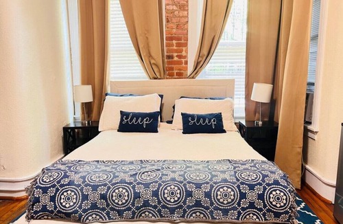 Adams Morgan Bed & Breakfast | Close to everything Efficiency!