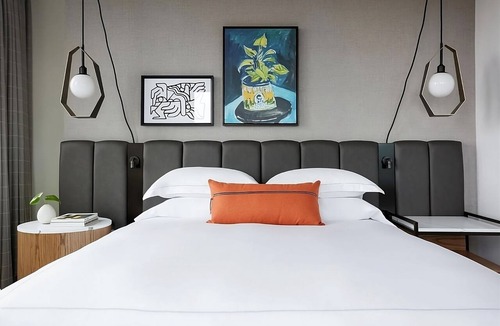 Downtown Fort Worth Hotel | Close to Fort Worth Botanic Garden and Fort Worth Zoo! Pets Allowed for Free!
