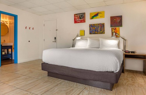 St. Pete Beach Resort | Close to St. Peach Beach | Garden View Room | Your Ultimate Getaway is Here!