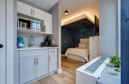 Port Morris Hotel | Close to Stadium Studio F Bal BR | Hotel Amenities