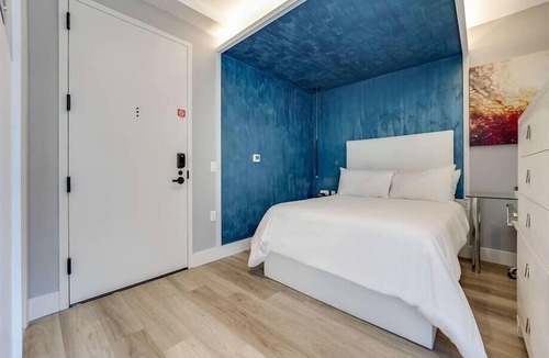Port Morris Hotel | Close to Stadium Studio F Bal BR | Hotel Amenities
