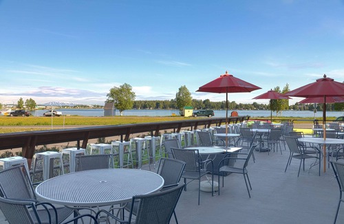 Anchorage Hotel | Coast Inn at Lake Hood