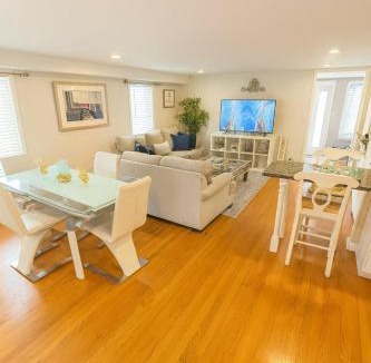 Devon House | coastal and cozy beach stay, pet friendly