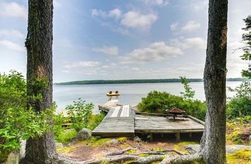 Ellsworth House | Coastal Branch Lake House w/Dock & Game Room