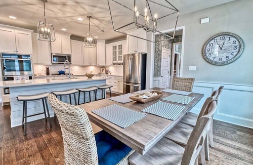 Lewes House | Coastal Club * 5 BR w 2.5 Bath Beach House