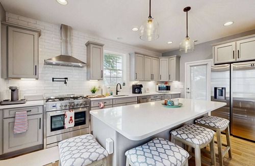 Cedar Neck House | Coastal Cottage, screened porch, outdoor shower, fireplace, gas grill, close to beach