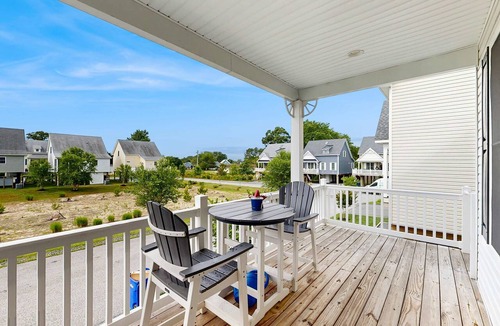 Cedar Neck House | Coastal Cottage, screened porch, outdoor shower, fireplace, gas grill, close to beach