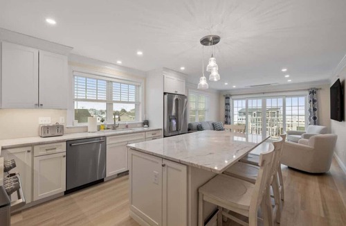 Hampton Condo | Coastal Escape: 3BR/4BA Luxury Retreat with Views