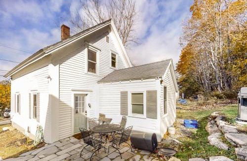 Boothbay Harbor House | Coastal home with new, full kitchen, walkable downtown location