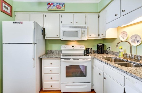 Gulf Stream Estates House | Coastal Murrells Inlet Condo with Balcony!