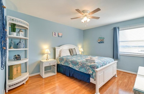 Gulf Stream Estates House | Coastal Murrells Inlet Condo with Balcony!