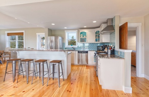 Newbury House | Coastal Retreat in Plum Island – 3 Minutes to the Beach!
