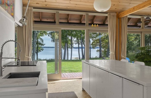Freeport House | Coastal Serenity Meets Modern Elegance - a Retreat for Relaxing