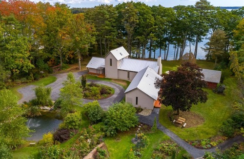 Freeport House | Coastal Serenity Meets Modern Elegance - a Retreat for Relaxing