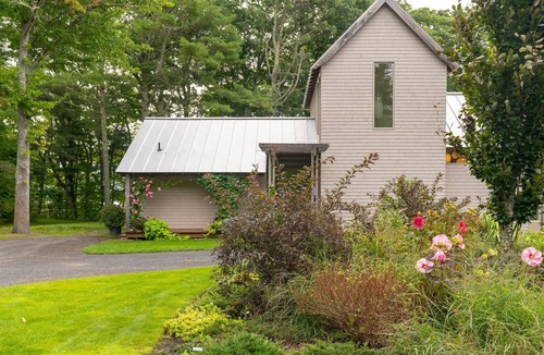 Freeport House | Coastal Serenity Meets Modern Elegance - a Retreat for Relaxing